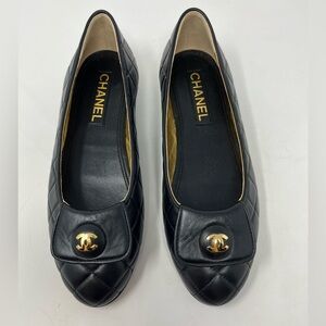 Chanel Quilted Black Leather CC Ballet Flat Gold Logo size 38.5 EU